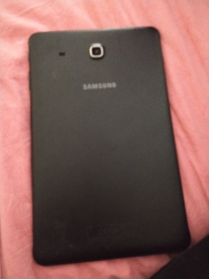 ikili beyaz ve siyah Samsung Galaxy tablet - Görsel 2