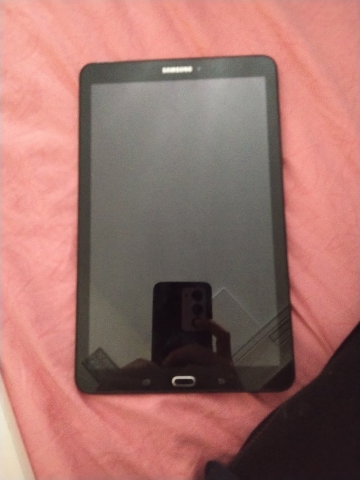 ikili beyaz ve siyah Samsung Galaxy tablet - Görsel 5