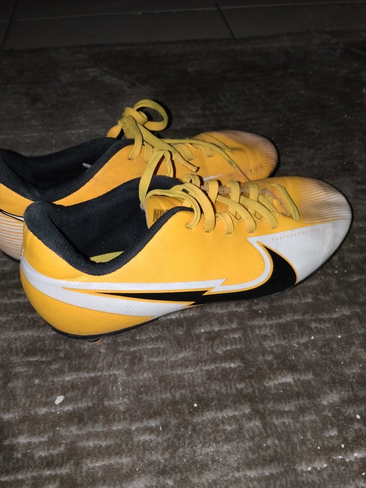 Turuncu Nike çivili krampon 38 numara - Görsel 2