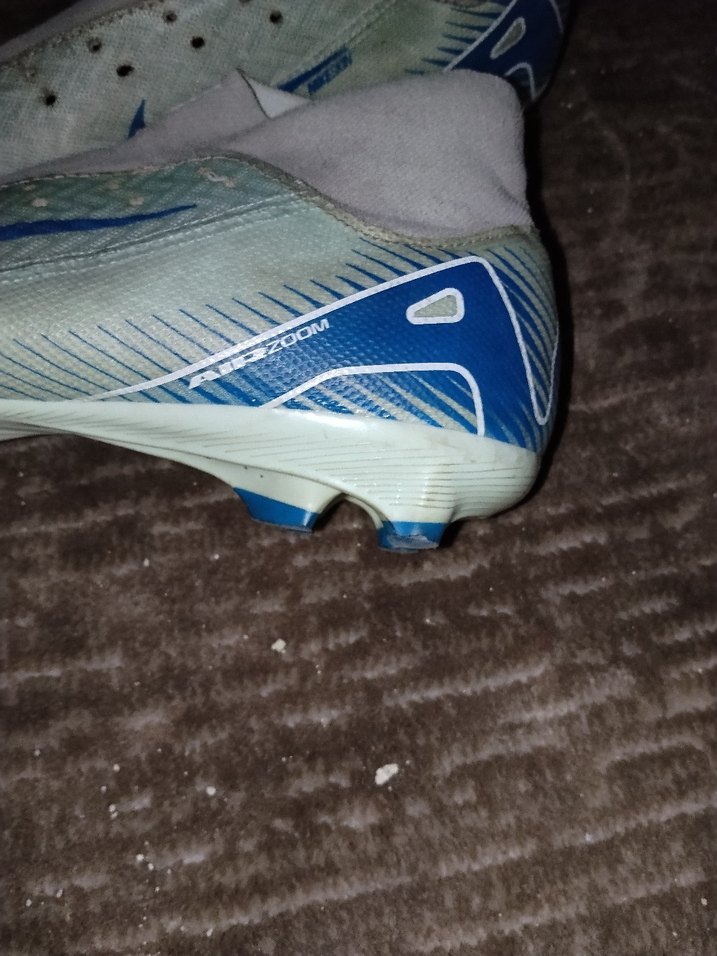 Nike Air Çivili Krampon 40,5 numara - Görsel 2