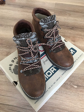 39 Beden Skechers bot