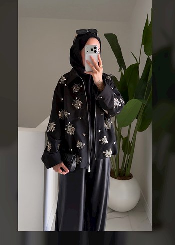 Zara Siyah Cicekli Kapusonlu Ceket