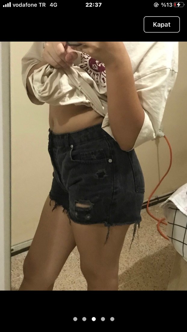 Siyah Yırtık Mini Kot Şort - Görsel 3