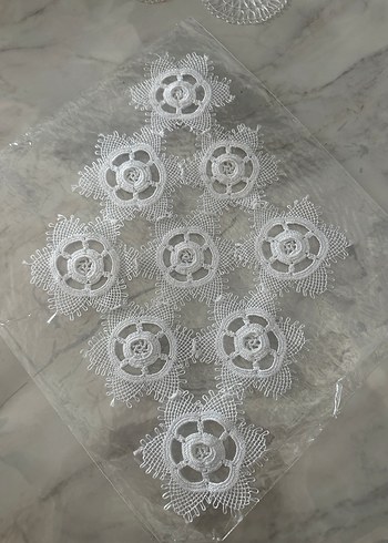 Beyaz İşlemeli Çiçekli Dantel Örtü - Görsel 2