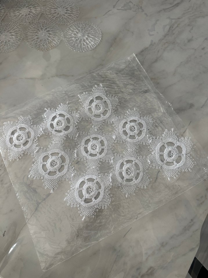 Beyaz İşlemeli Çiçekli Dantel Örtü - Görsel 5