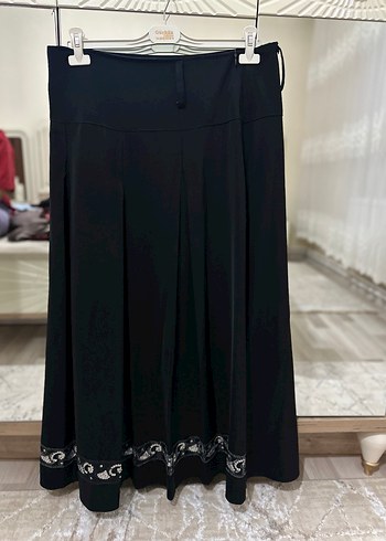 Siyah Nakışlı Uzun Gotik Etek - Görsel 2