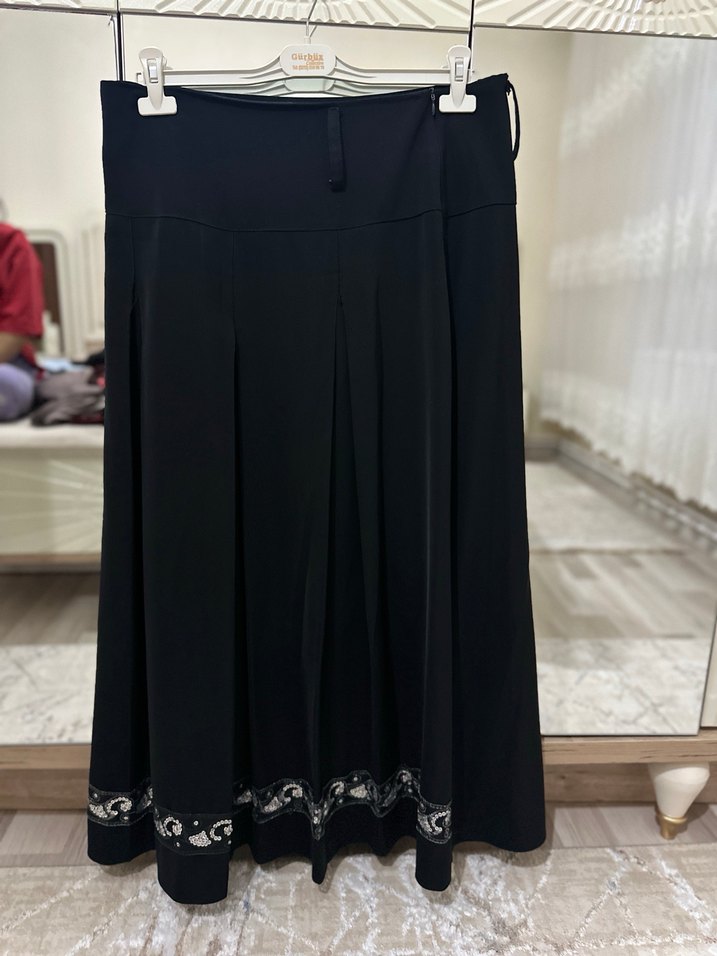 Siyah Nakışlı Uzun Gotik Etek - Görsel 2