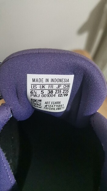 37 Beden mor Renk Adidas 37 ayak numarasına daha uygundur