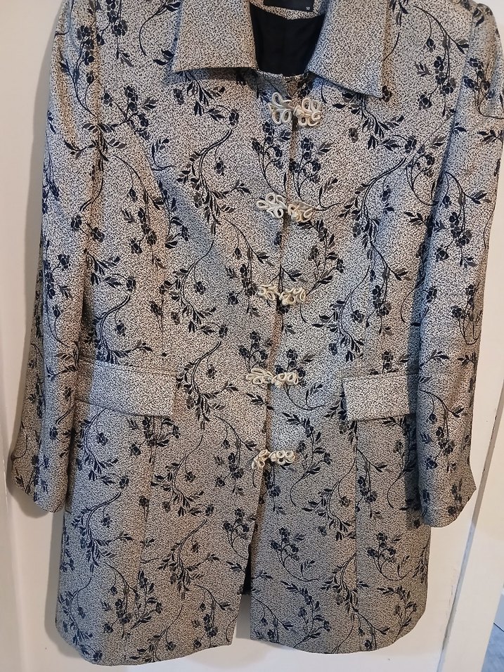 Düğmeli Yılan Desenli Bej Kadın Takım Elbise - Görsel 2