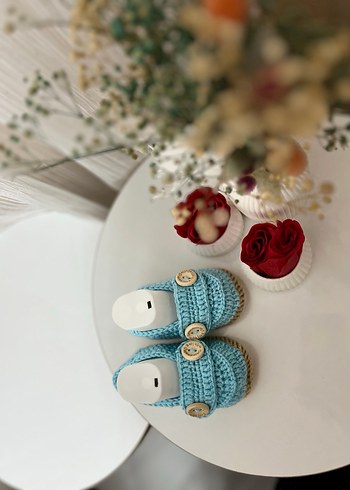 Düğmeli Mavi Örgü Bebek Patik - Görsel 2