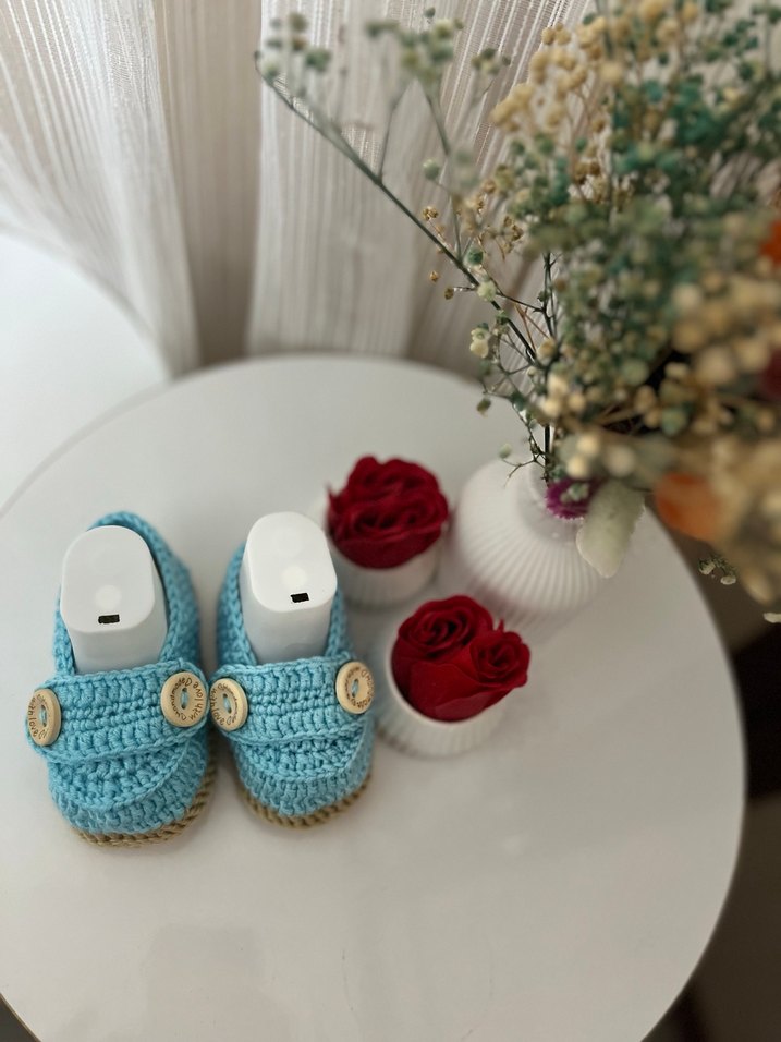 Düğmeli Mavi Örgü Bebek Patik - Görsel 3