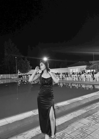 Diğer Drapeli Siyah Saten Uzun Askılı Elbise