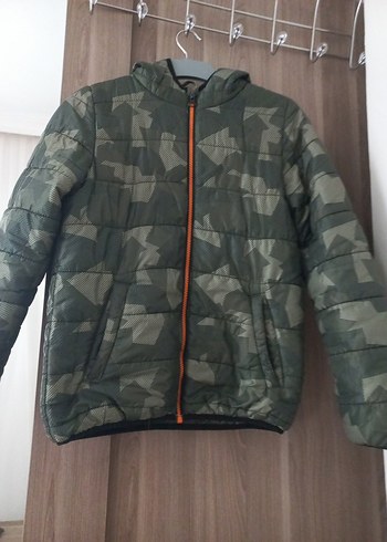 LC Waikiki Erkek Çocuk Kamuflaj Desenli Kapüşonlu Mont