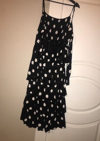 Puantiye Desenli Fırfırlı Siyah Elbise - Görsel 5