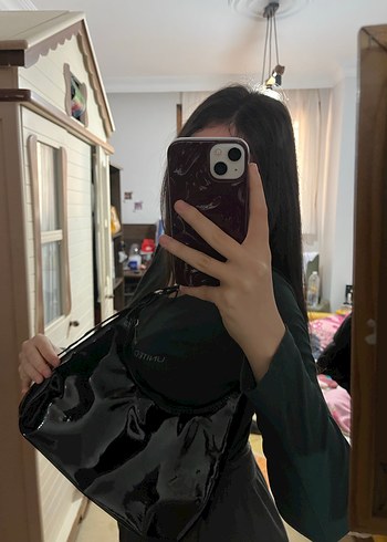 Parlak Siyah Minimalist Kadın Çantası - Görsel 3