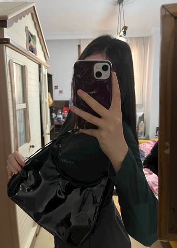 Parlak Siyah Minimalist Kadın Çantası - Görsel 4