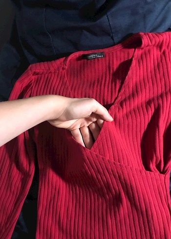 Bershka Kırmızı Pilili V Yaka Uzun Kollu Kadın Bluz