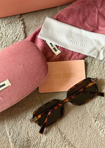 Miu miu güneş gözlüğü - Görsel 4