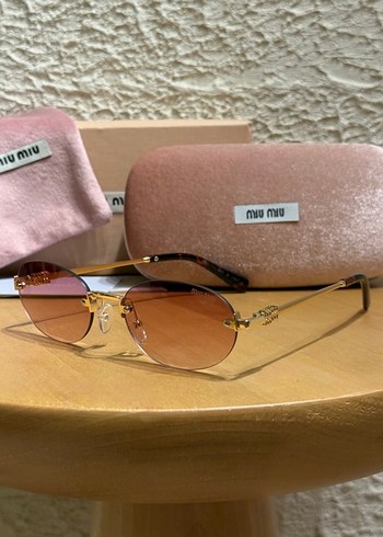 Miu Miu Parlak Kahverengi Minimalist Kadın Güneş Gözlüğü - Görsel 3