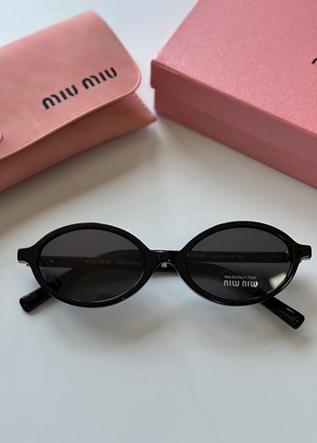 Miu Miu Siyah Minimalist Kadın Güneş Gözlüğü - Görsel 3