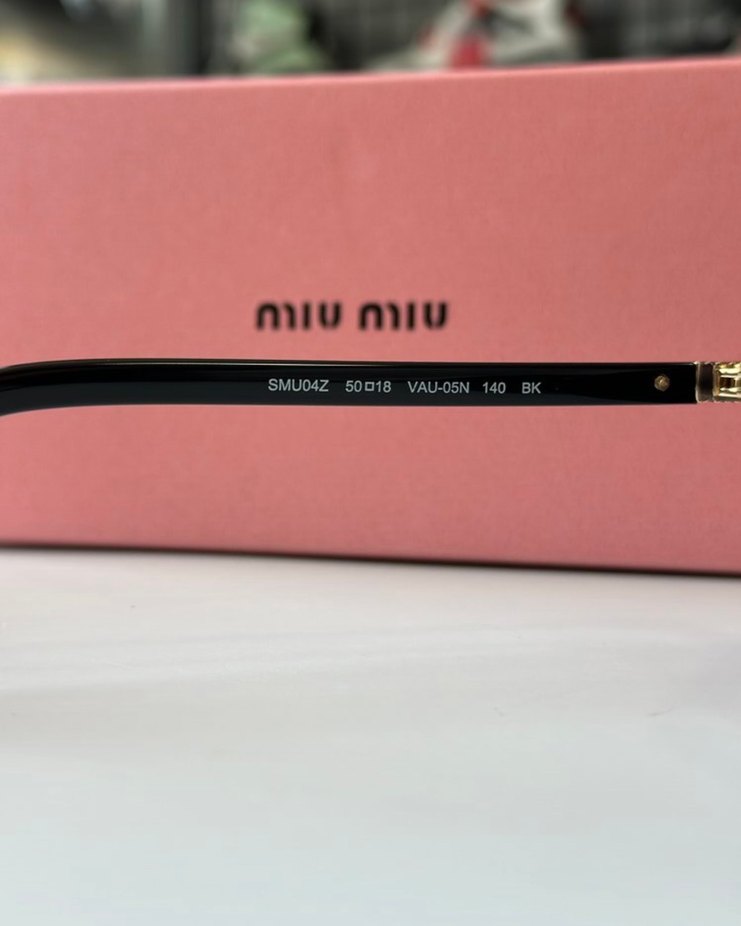 Miu Miu Siyah Minimalist Kadın Güneş Gözlüğü - Görsel 5