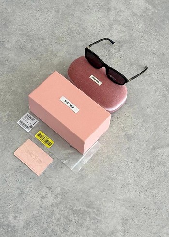 Miu Miu Kadın Gözlük ve Pudra Kutusu - Görsel 2