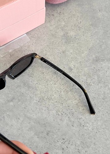 Miu Miu Kadın Gözlük ve Pudra Kutusu - Görsel 4