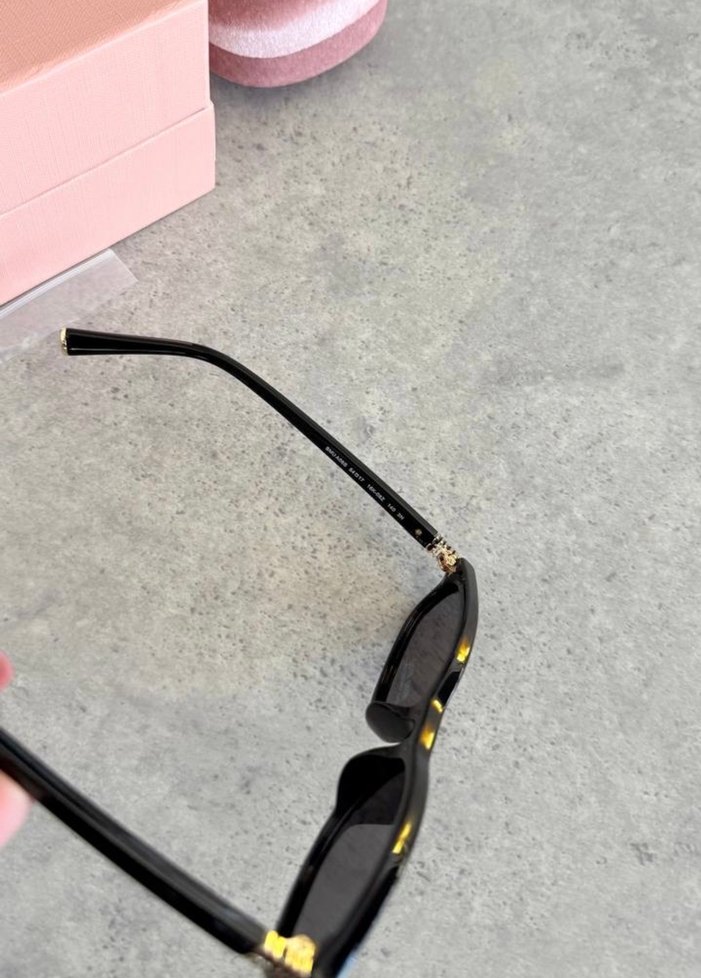 Miu Miu Kadın Gözlük ve Pudra Kutusu - Görsel 3