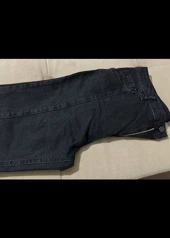 LC Waikiki İspanyol Paça Yırtmaçlı Siyah ve Mavi Jean