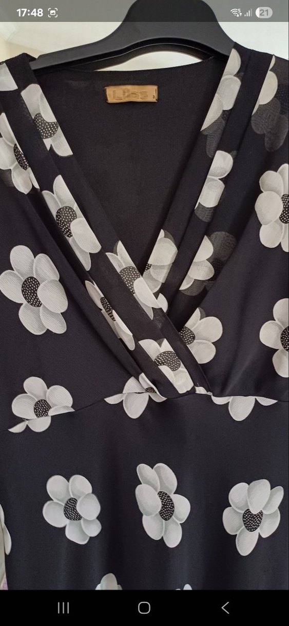 Drapeli Siyah Çiçekli V Yaka Uzun Elbise - Görsel 3