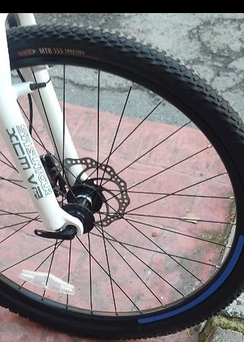 Beyaz Renkli iki Tekerlekli Bisiklet - Görsel 3