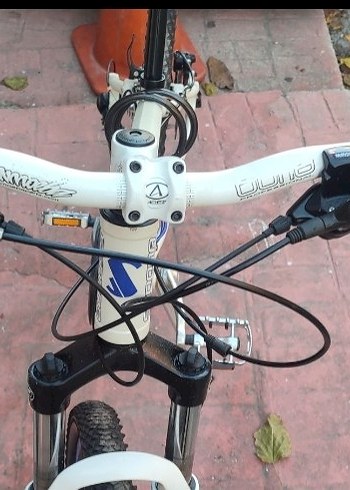 Beyaz Renkli iki Tekerlekli Bisiklet - Görsel 4