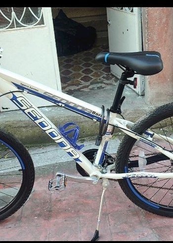 Beyaz Renkli iki Tekerlekli Bisiklet - Görsel 2