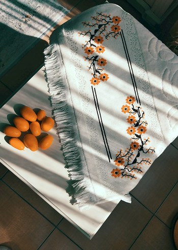 Krem rengi etamin işlemeli havlu - Görsel 5