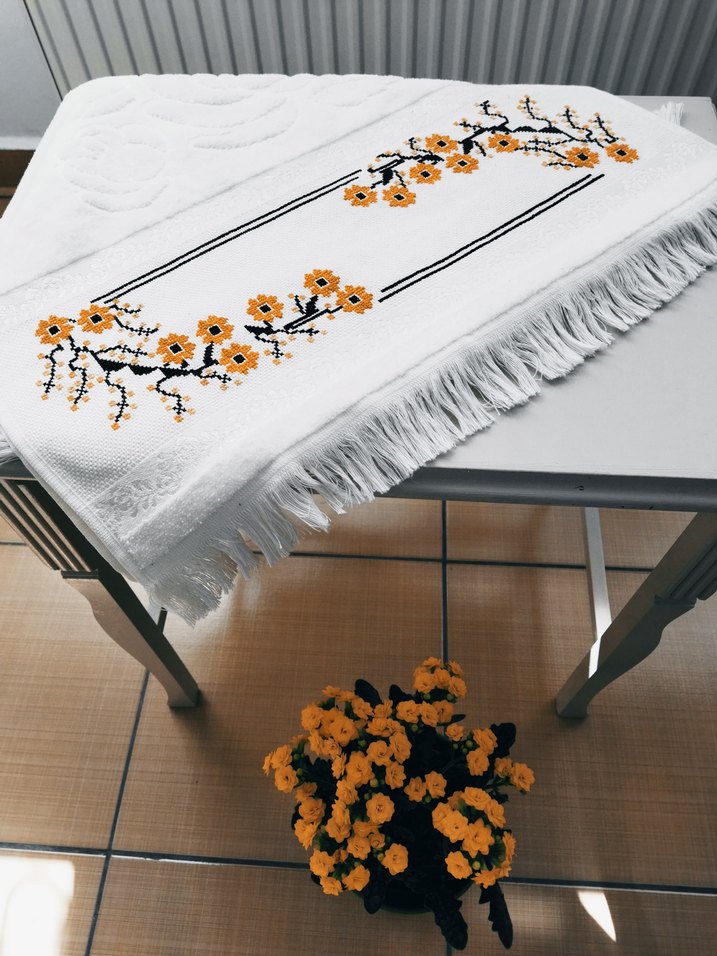 Krem rengi etamin işlemeli havlu - Görsel 2