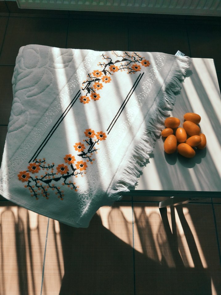 Krem rengi etamin işlemeli havlu - Görsel 4