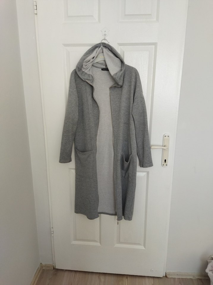 Gri Uzun Kapişonlu Hırka - Görsel 2