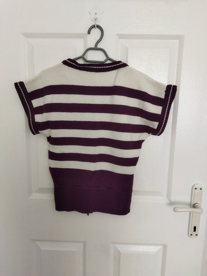 V Yaka Mor Çizgili Kız Çocuk Süveter - Görsel 3