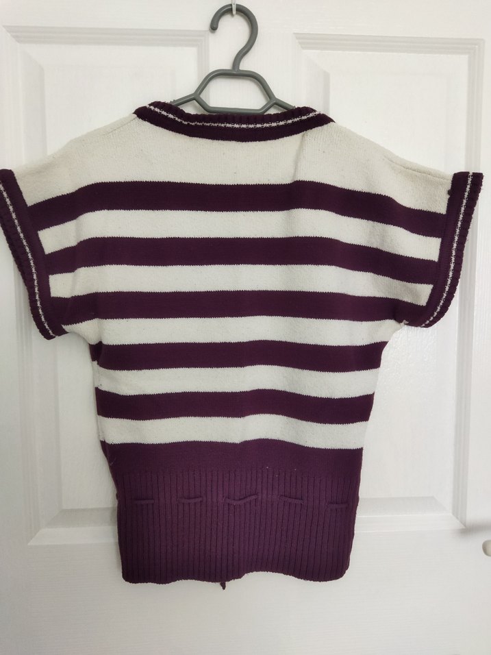 V Yaka Mor Çizgili Kız Çocuk Süveter - Görsel 4