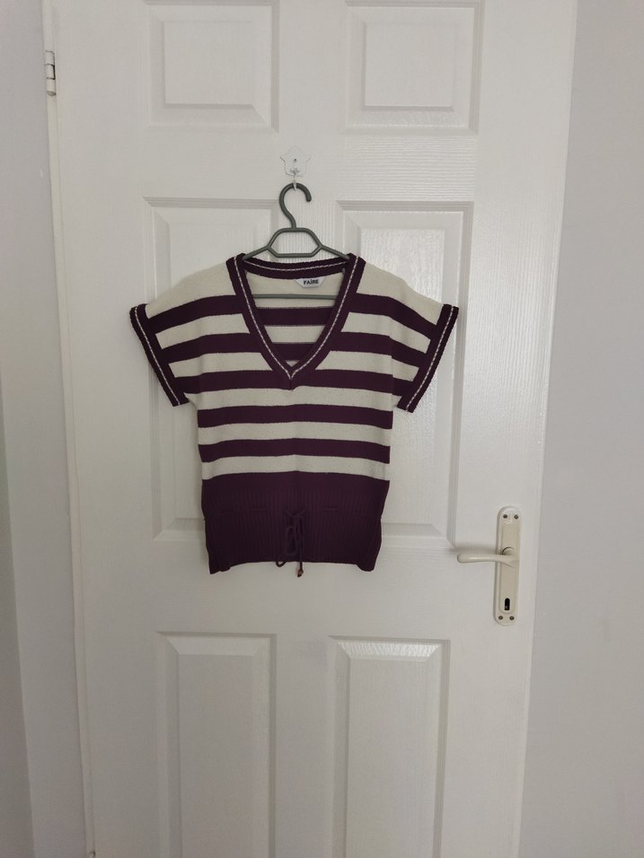 V Yaka Mor Çizgili Kız Çocuk Süveter - Görsel 2