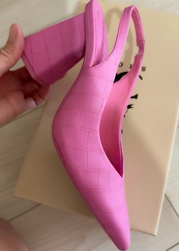 Stradivarius Pembe Yılan Desenli Topuklu Kadın Ayakkabı