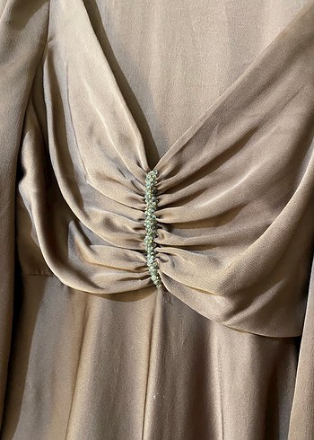 Kahverengi Uzun Saten Elbise - Görsel 3