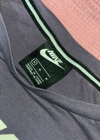 m Beden Mor Nike Kısa Kollu Tişört
