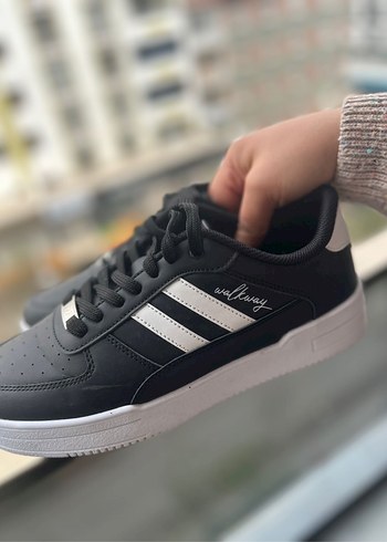 Adidas Siyah Beyaz Bağcıklı Kadın Spor Ayakkabı