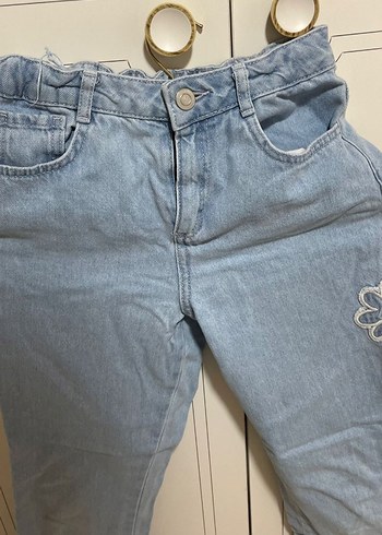 10 Yaş Beden Nakışlı Düğmeli Kız Kot Pantolon