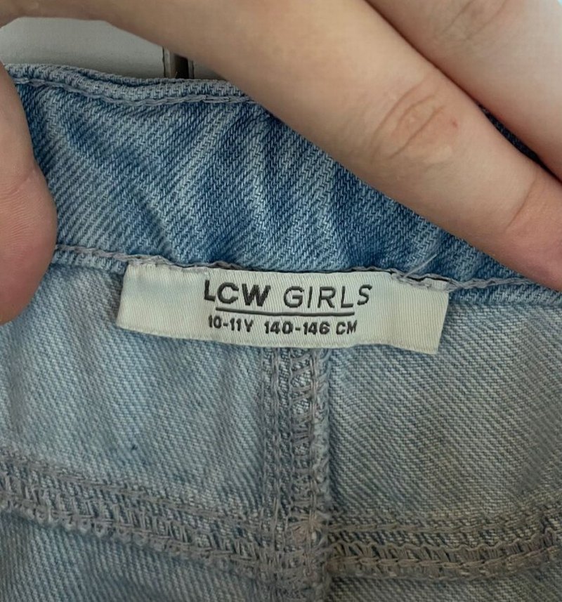 Nakışlı Düğmeli Kız Kot Pantolon - Görsel 5