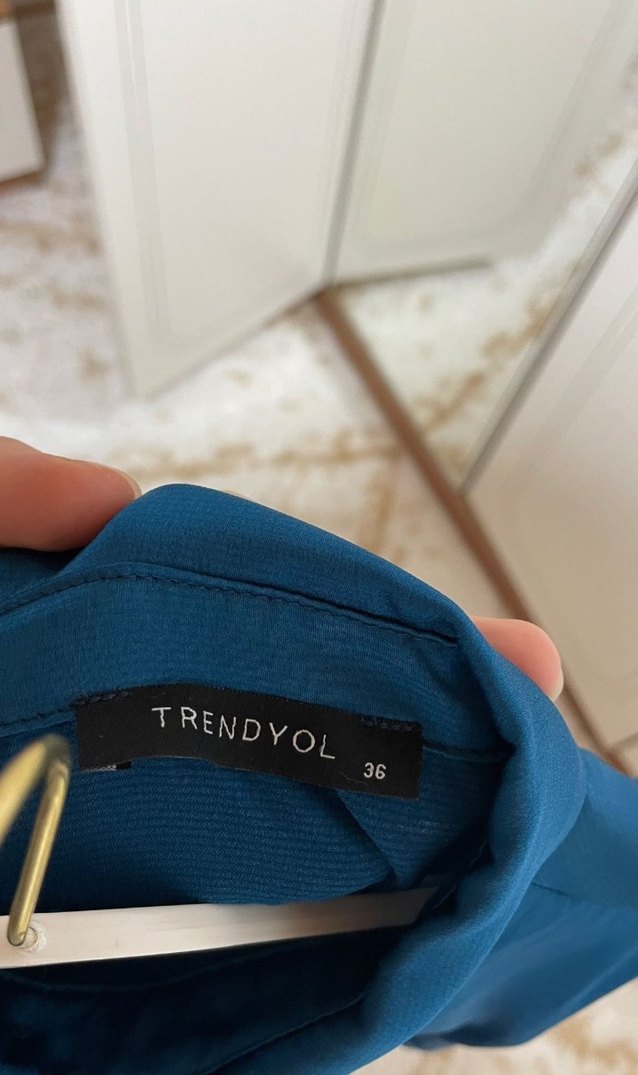 Düğmeli Mavi Saten Elbise - Görsel 5