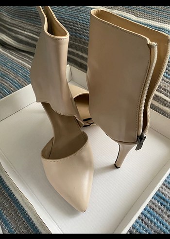 Bej Deri Stiletto Topuklu Kadın Ayakkabı