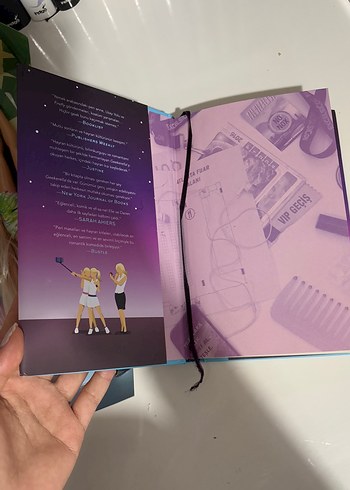  Beden Renk Geekerella - Ashley Poston