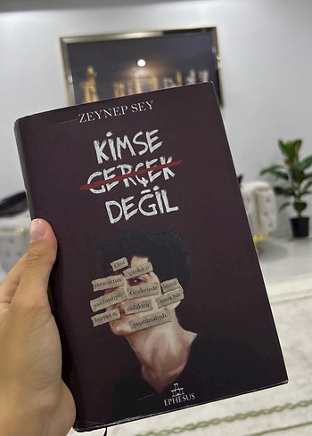 Kimse Gerçek Değil - Zeynep Sey